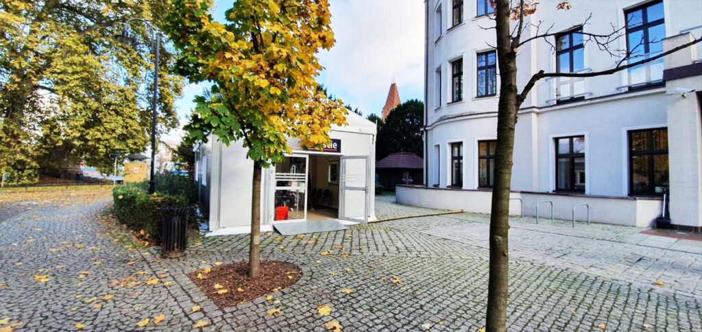 Hala z przeznaczeniem na poczekalnie dla Urzędu Stanu Cywilnego