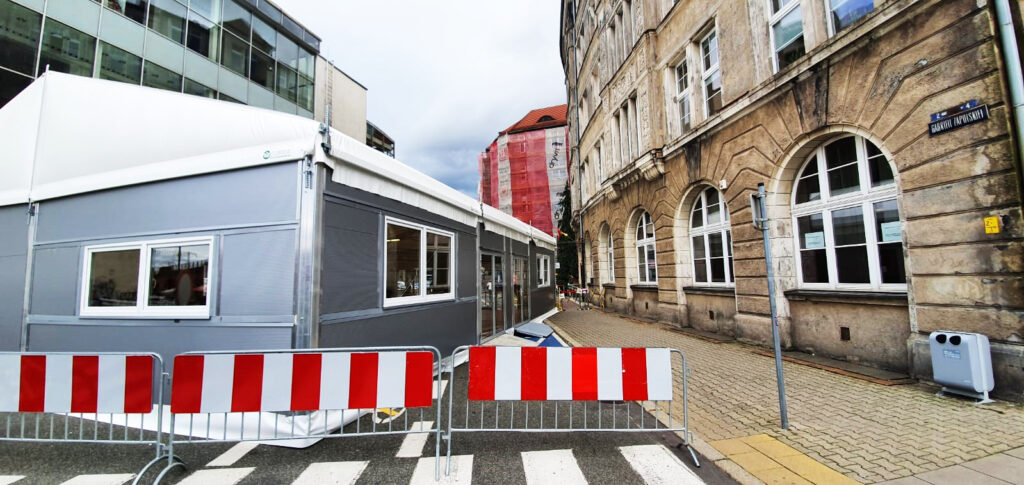 Hala z przeznaczeniem na poczekalnie dla Miasta Wrocław