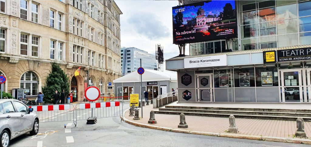 Hala z przeznaczeniem na poczekalnie dla Miasta Wrocław