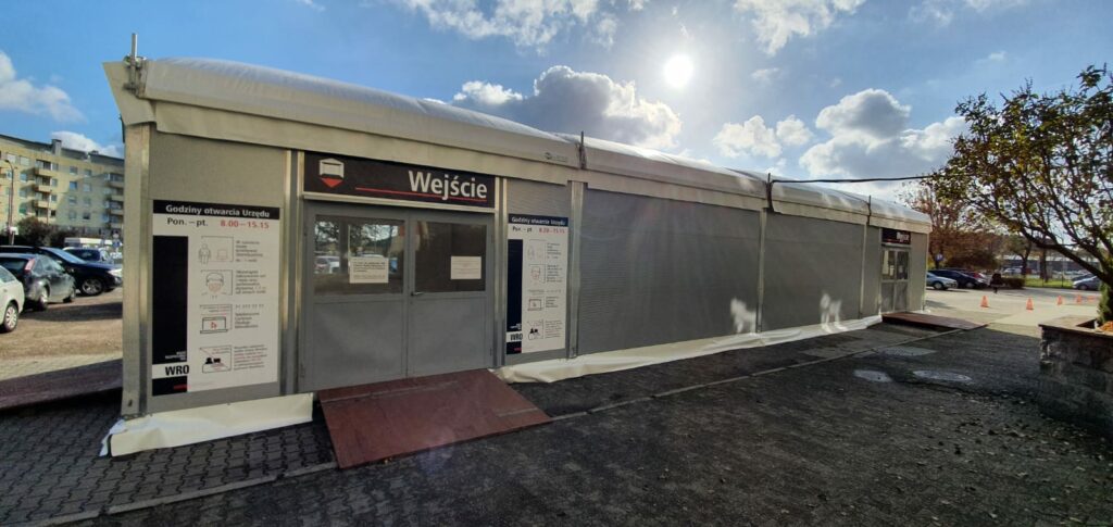 Hala z przeznaczeniem na poczekalnie dla Miasta Wrocław