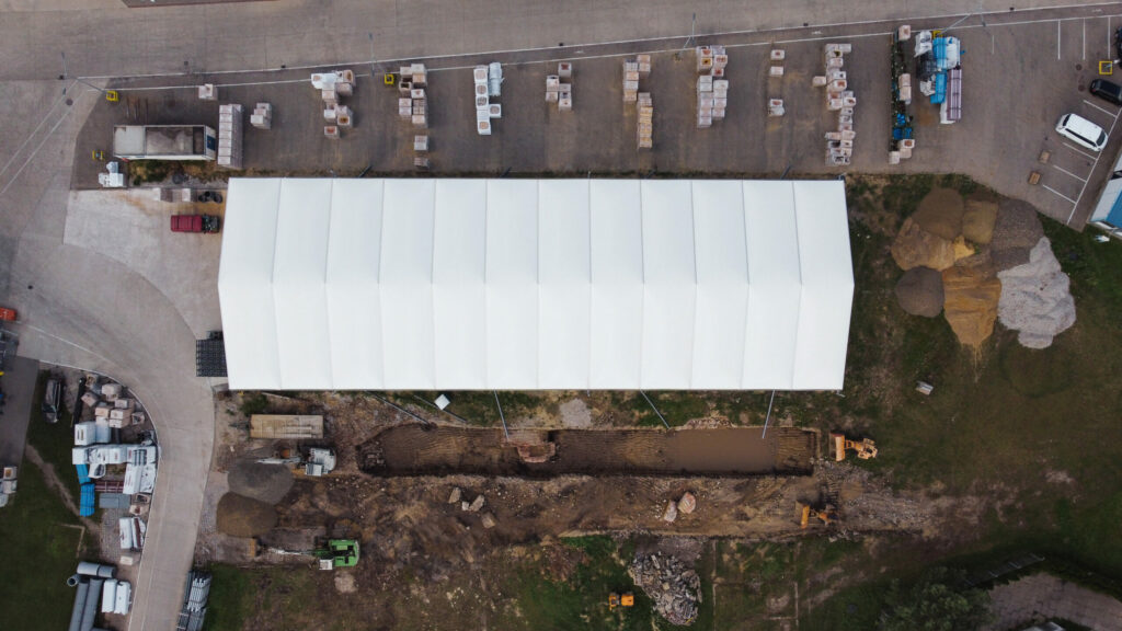 Dach hali magazynowej