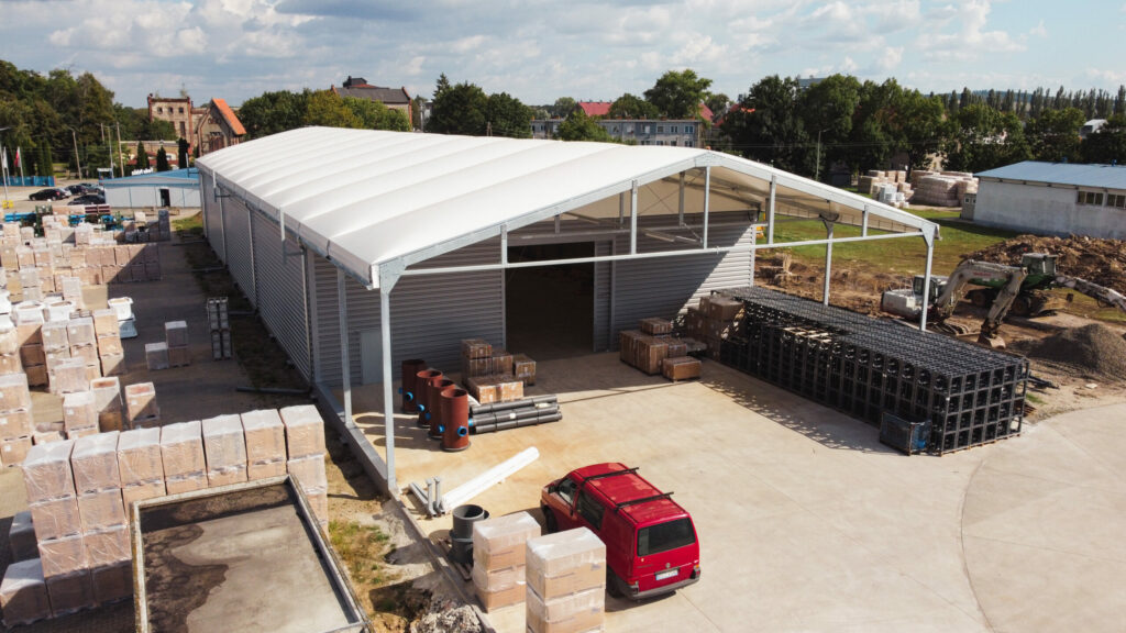 Hala magazynowa wraz z konstrukcją dachu namiotowego