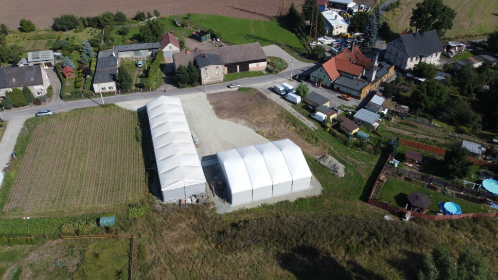 Hale magazynowe z lotu ptaka