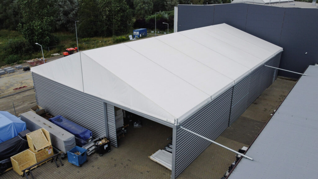 Dach hali namiotowej