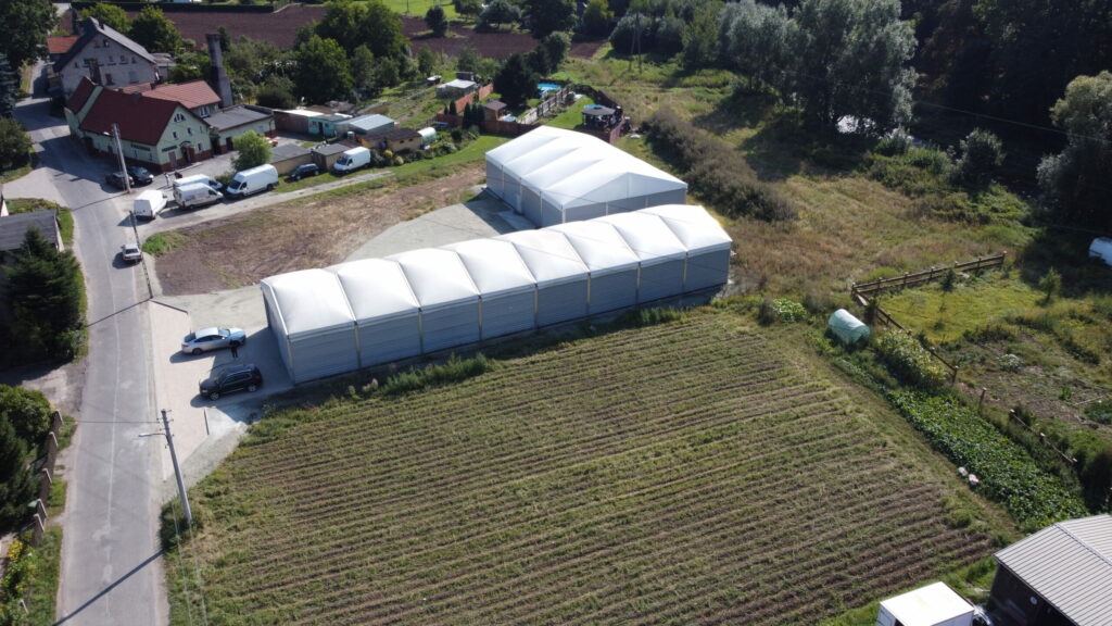 Hale magazynowe z lotu ptaka