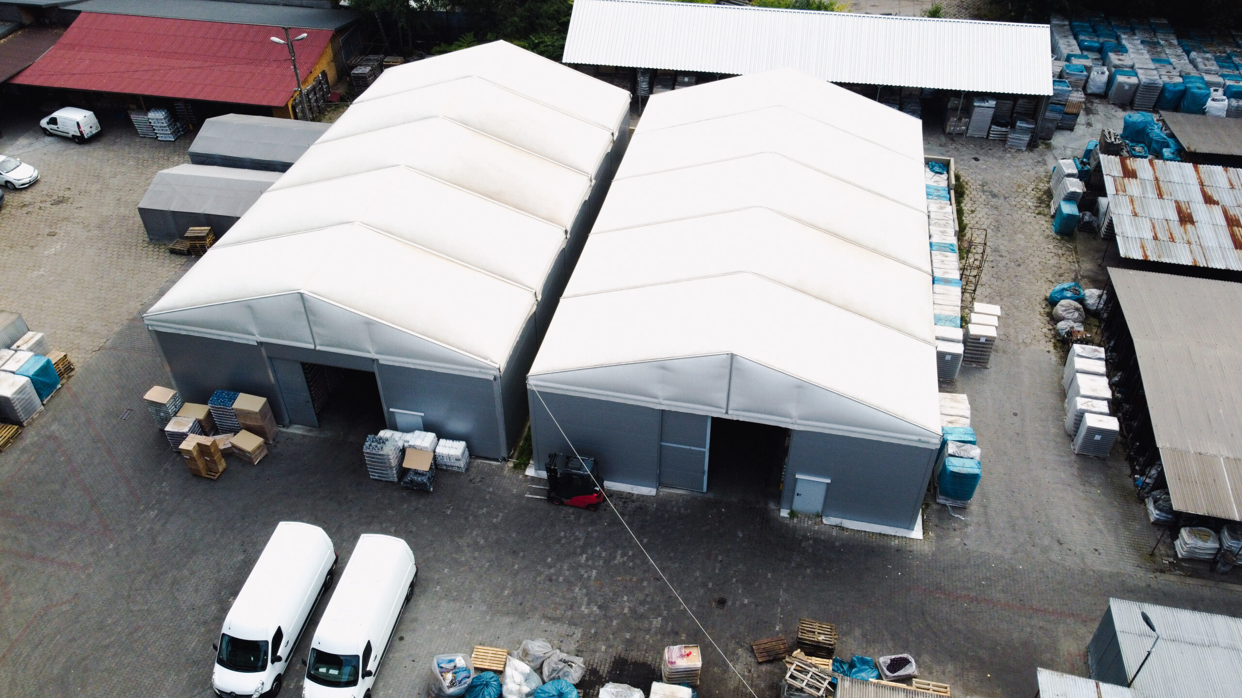 Dwie hale namiotowe magazynowe