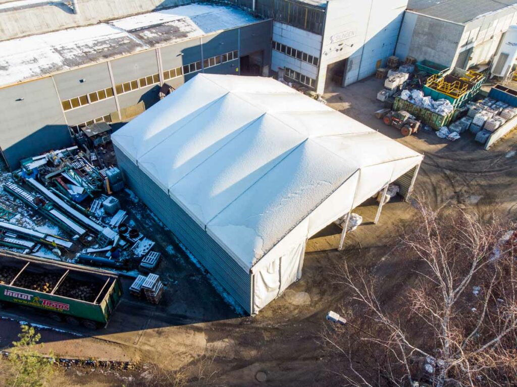 Dach hali namiotowej z lotu ptaka