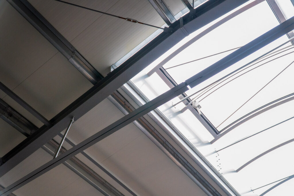 Wnętrze hali magazynowej