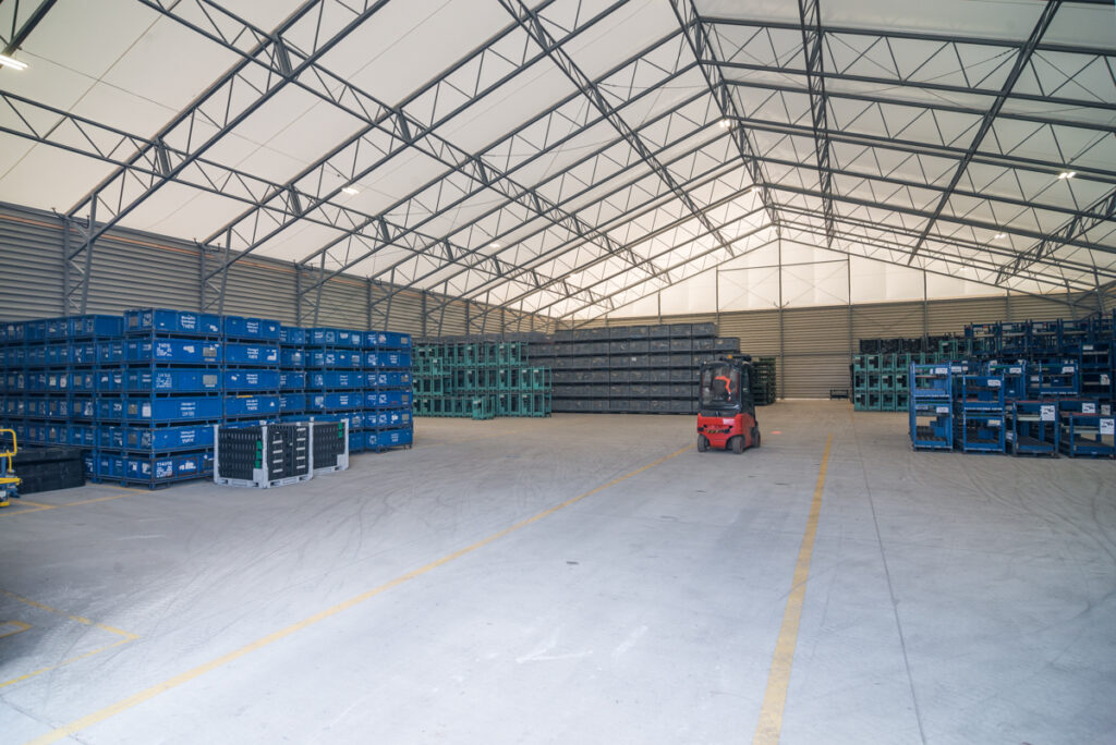 Konstrukcja hali magazynowej, wnętrze hali