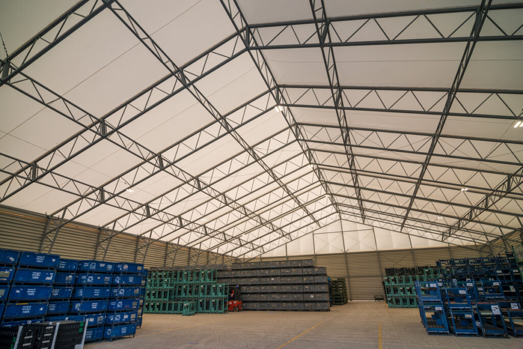 Konstrukcja hali magazynowej, wnętrze hali