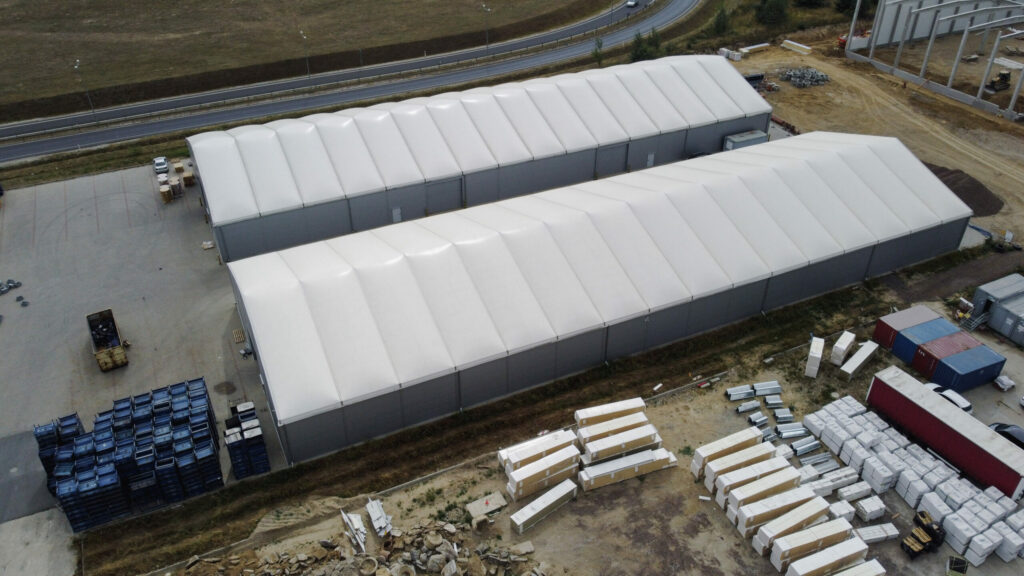 Dwie hale magazynowe