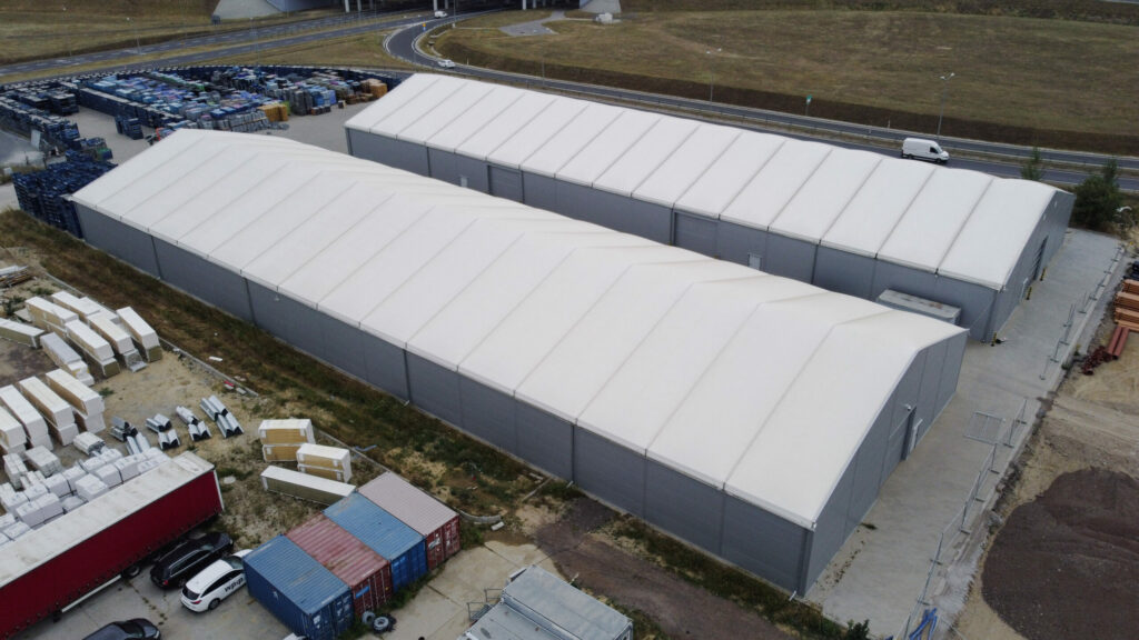 Dwie hale magazynowe