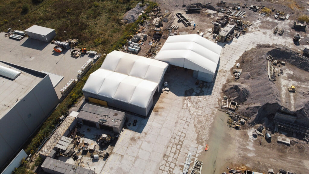 Hale namiotowe z lotu ptaka