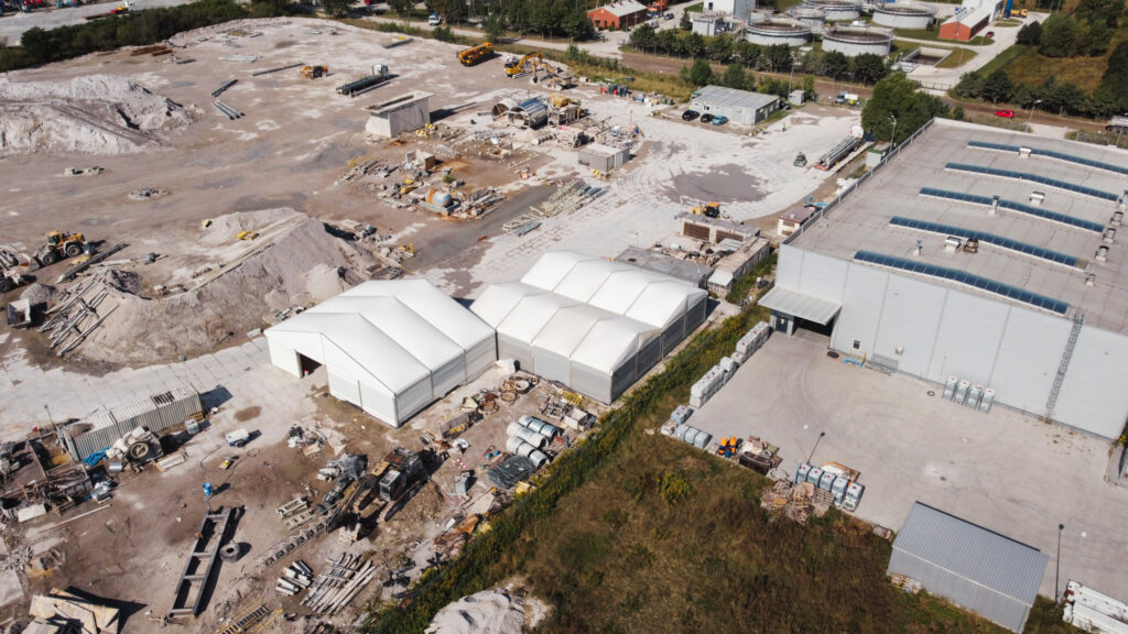 Hale namiotowe wraz z halą magazynową z lotu ptaka