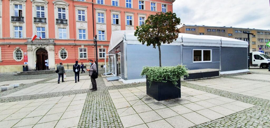 Hala z przeznaczeniem na poczekalnie dla Miasta Wrocław