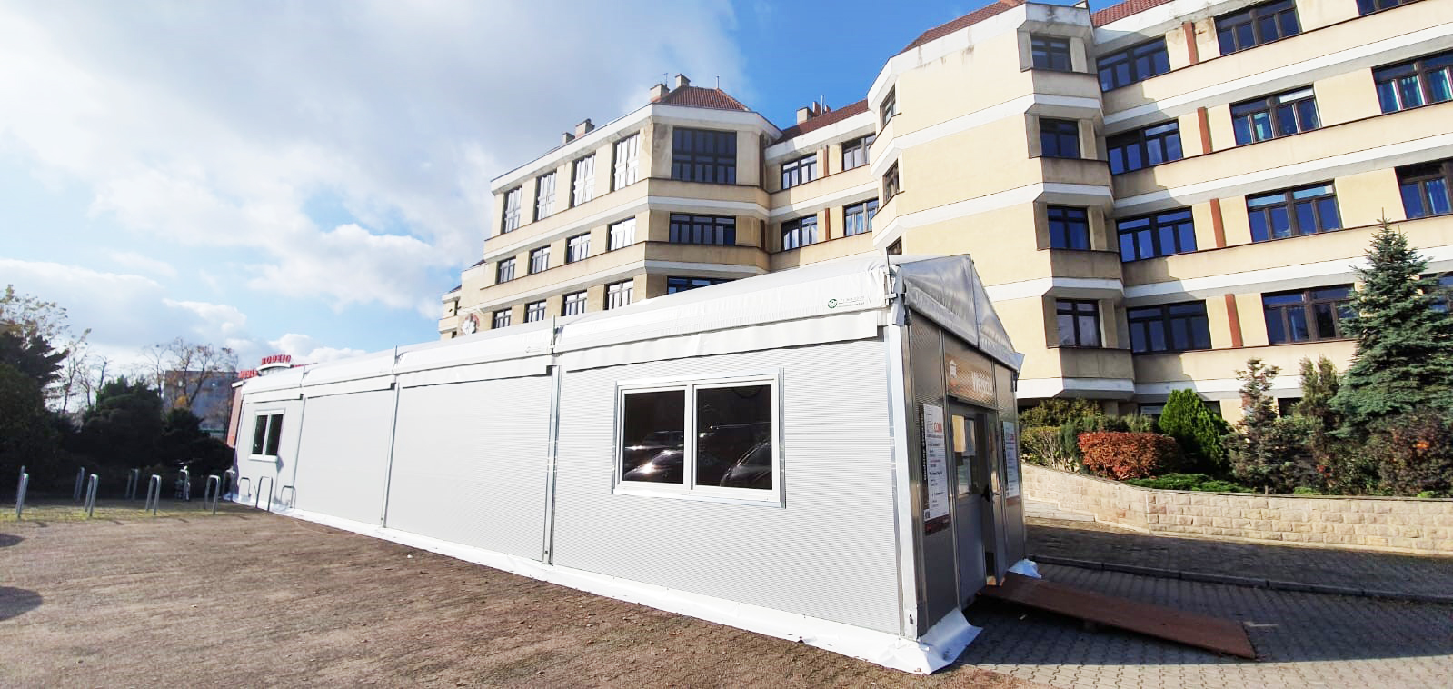 Hala z przeznaczeniem na poczekalnie we Wrocławiu