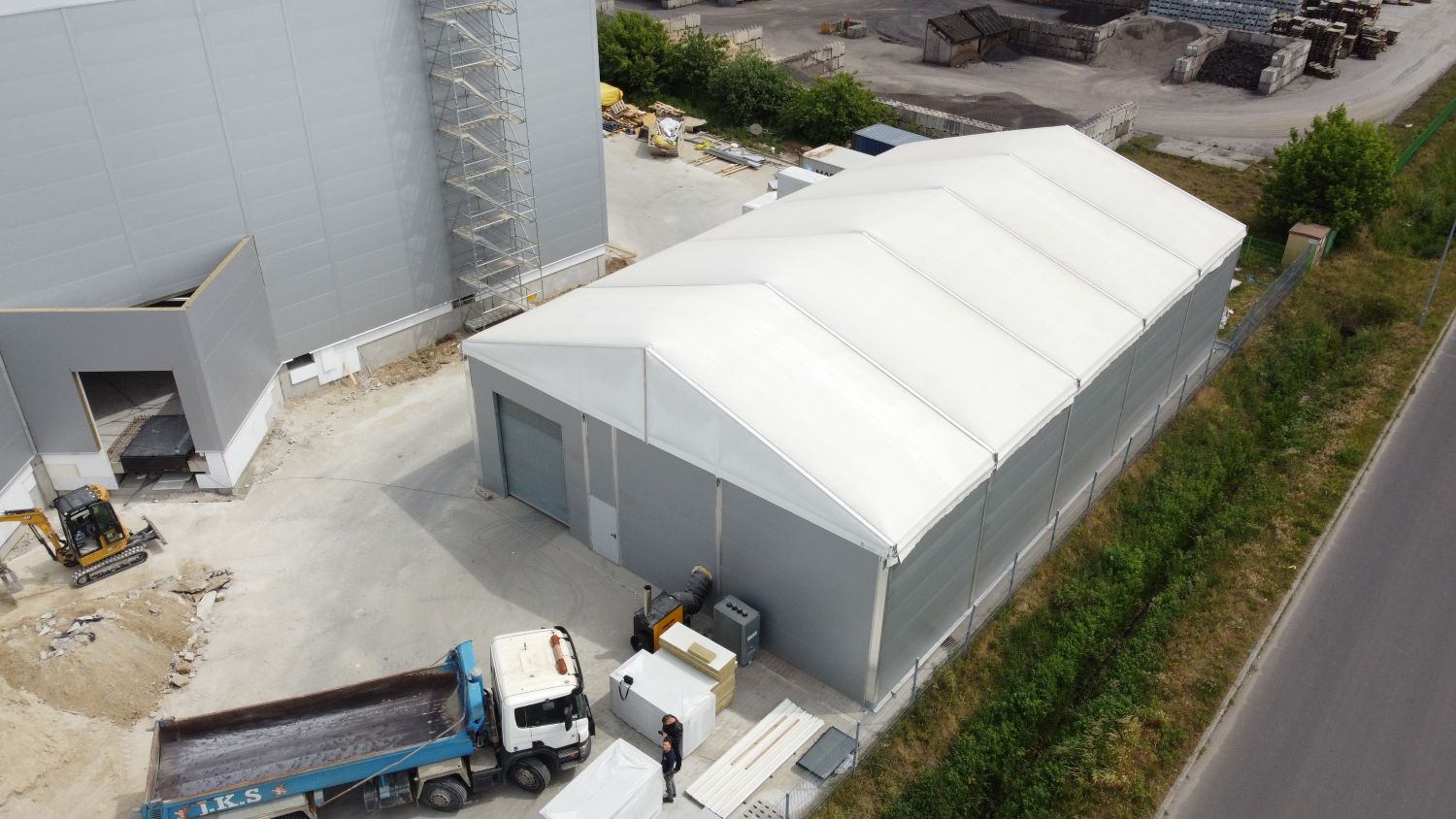 Izolacja termiczna hal namiotowych - komfort użytkowania zimą i latem przez cały rok