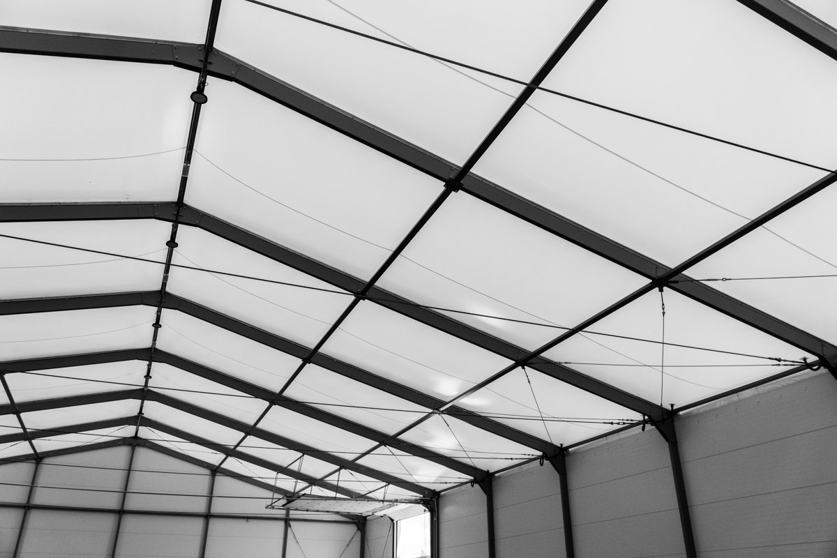 Konstrukcja hali namiotowej