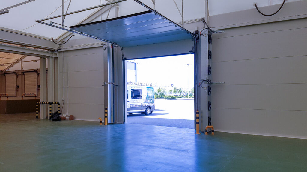 Wnętrze hali magazynowej