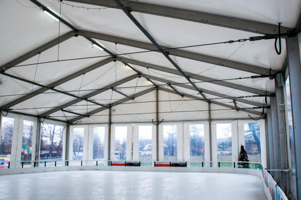 Lodowisko w hali w Myślenicach