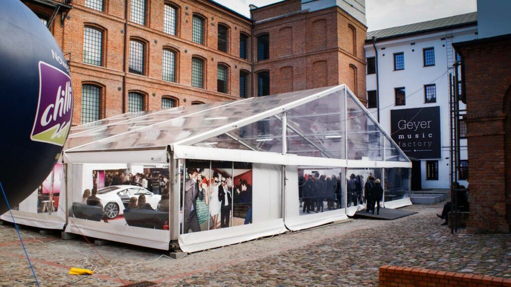 Hala eventowa dla Moda Forte z przeźroczystym dachem