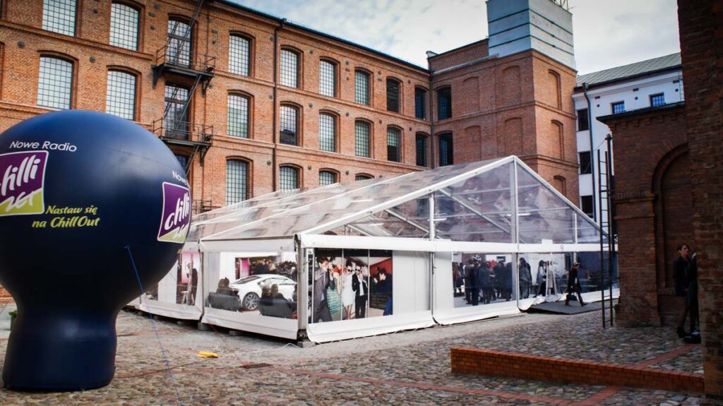 Hala eventowa dla Moda Forte z przeźroczystym dachem