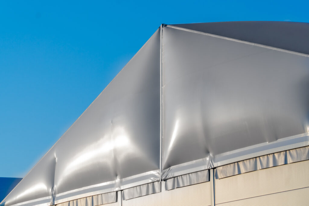 Dach hali namiotowej