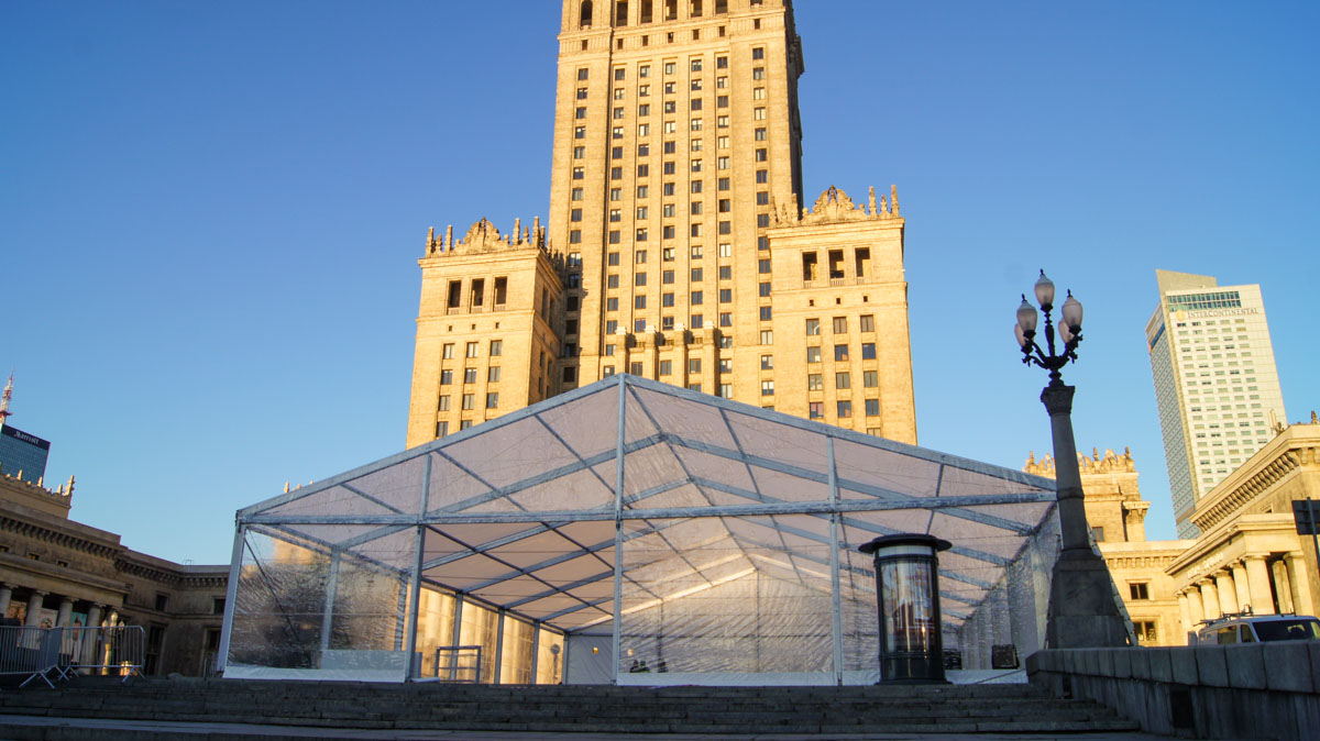 Hala eventowa na tle Pałacu Kultury