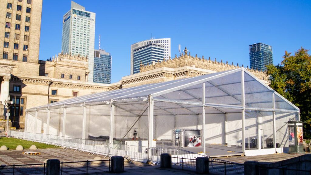 Namiot hali eventowej w centrum Warszawy