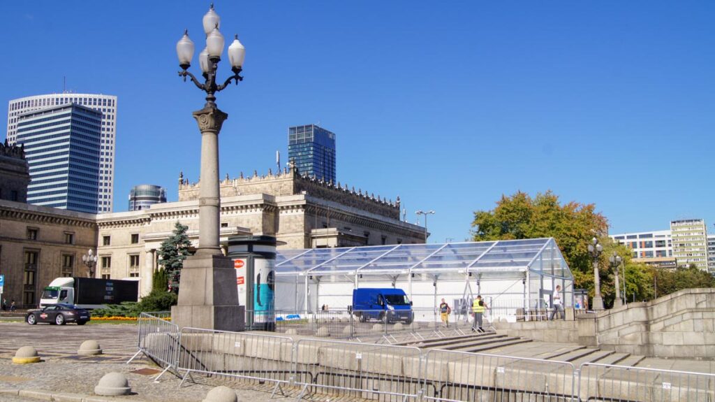 Namiot hali eventowej w centrum Warszawy