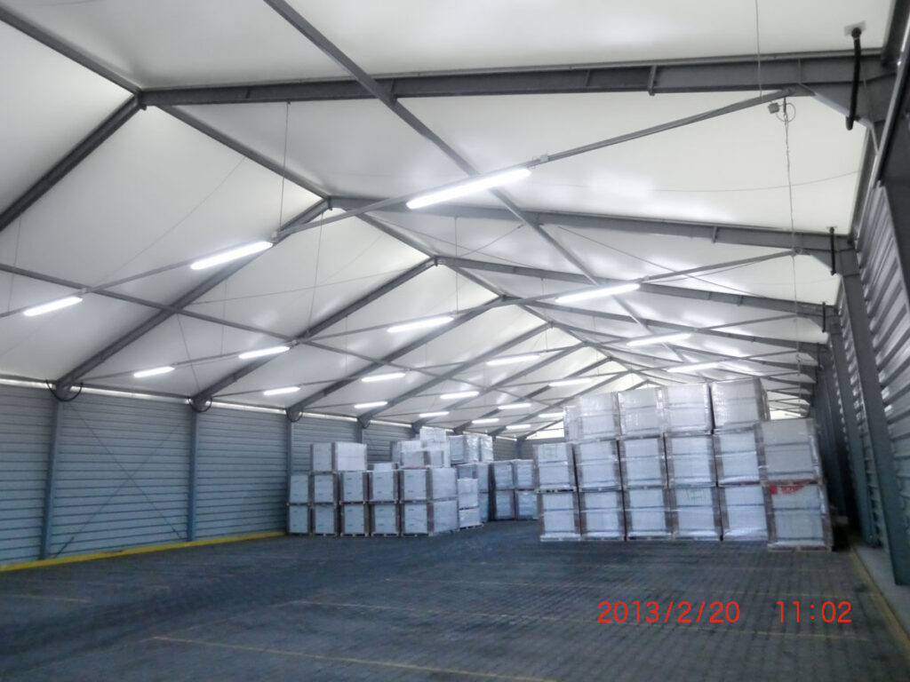 Wnętrze hali magazynowej