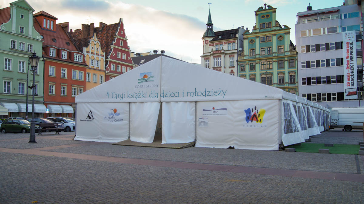 Hala namiotowa pod Targi Książki