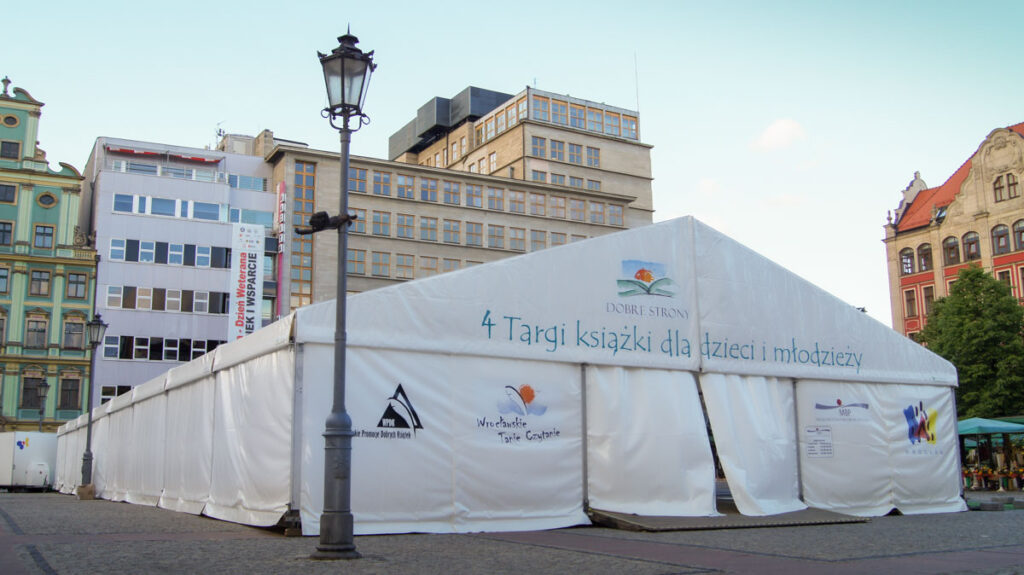 Hala namiotowa pod Targi Książki