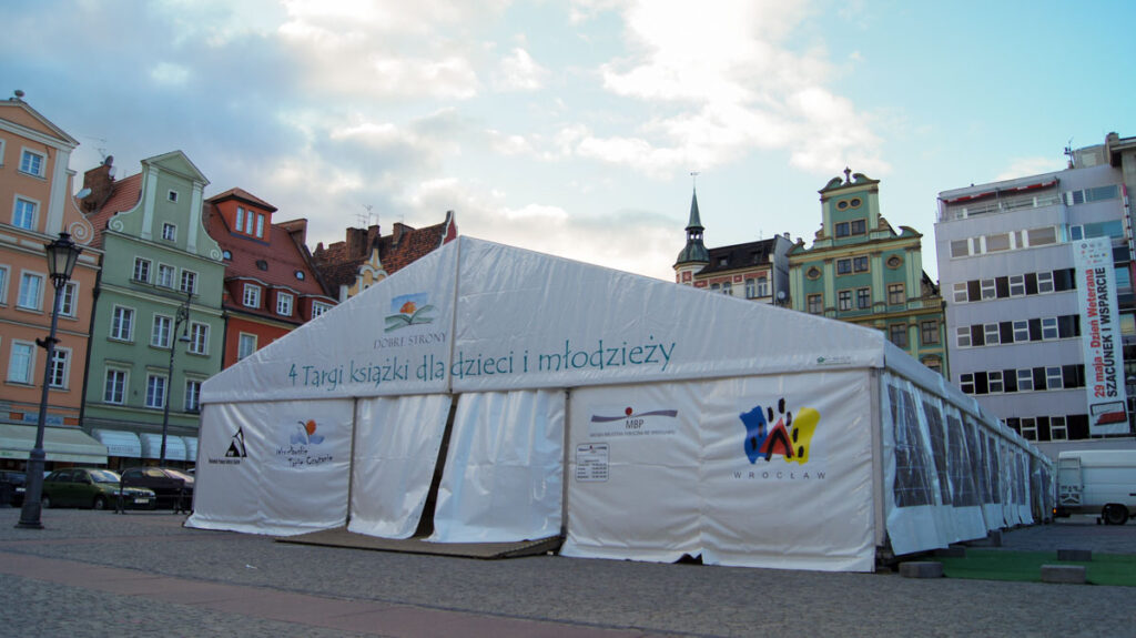 Hala namiotowa pod Targi Książki